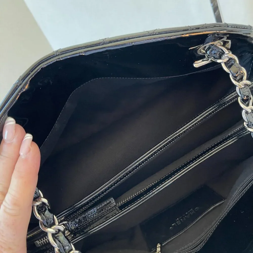 Chanel Black Vernis Matelasse - Black Patent Women's Shoulder Bag (108861)